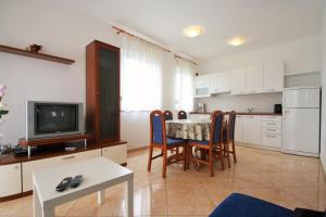 Apartment Bilic with balcony