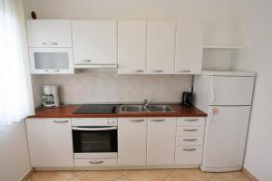 Apartment Bilic with balcony 