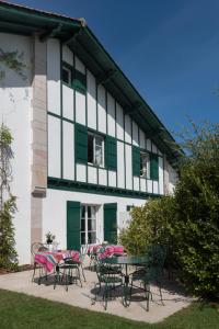 B&B / Chambres d'hotes Maison d'hote Iparra- Pays Basque : photos des chambres