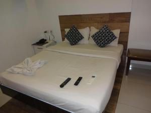 Convastay Gajel- Near Apollo Greams Road