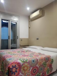 Basic Twin Room with Private Bathroom room in Pensión San Ramón