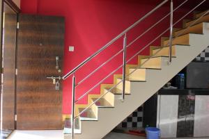 Private Bungalow with Garden, Main Road Connected - Om Bungalow, Happy Stay, Panchgani