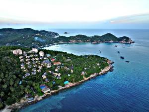 Pinnacle Dive Resort hotel, 
Koh Tao, Thailand.
The photo picture quality can be
variable. We apologize if the
quality is of an unacceptable
level.