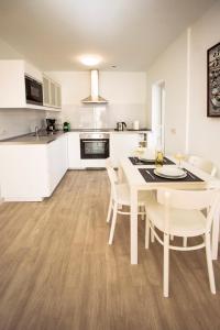 Flower Beach Suite 7