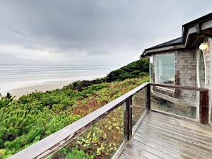 Three-Bedroom House room in 6633 NW Finisterre Ave Home