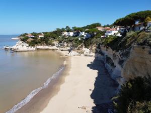 Chalets La Palombiere, plage a 150m : photos des chambres