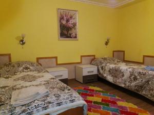 Budget Twin Room - No Window room in Guest House Zhanna