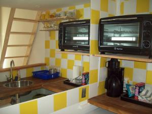 ADORAMAAR- LES STUDIOS