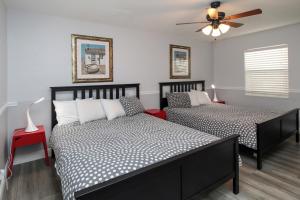 One Bedroom with Queen Bed room in The Dolphin Hollywood