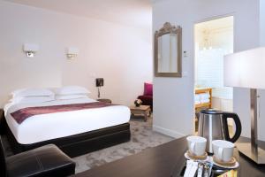 Junior Suite room in Hôtel du Lion d'Or Louvre