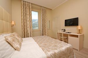 Standard Double Room with Lake View room in Hotel Du Lac