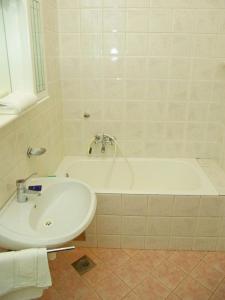 Apartments & Rooms Boris