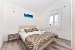 Apartments Ana Vrsi