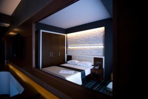 Large Single Room room in Aripsas Hotel