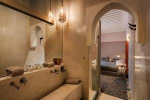 Quartier Bab Doukkala Derb Arset Aouzel n°72 
 Marrakech, 40000, Morocco.