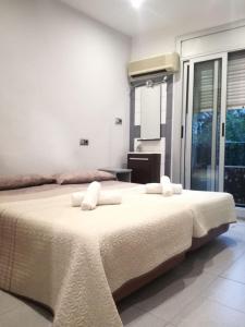 Basic Twin Room with Shared Bathroom room in Pensión San Ramón