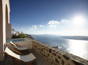 Aqua Suite with Private Plunge Pool and Caldera View