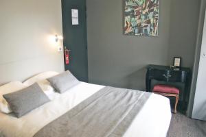 Hotels Le Comte Rouge : photos des chambres