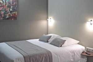 Hotels Le Comte Rouge : photos des chambres