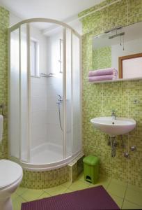 Apartments with parking space Tucepi, Makarska - 14457