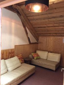 B&B / Chambres d'hotes Gite les Cristaux : Maison 7 Chambres