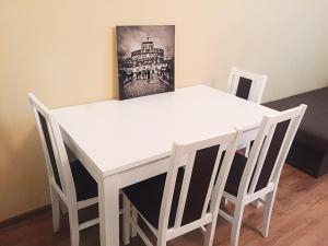 Penguin Rooms 4211