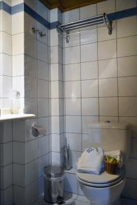 Large Attic (4-6 Adults)