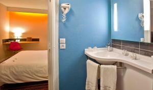 Hotels Kyriad Tours Sud - Chambray Les Tours : Chambre 1 Lit Double