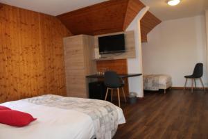 Hotels Hotel Restaurant Du Haut Du Roc : photos des chambres