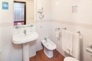 Double or Twin Room with Balcony room in Hotel y Bungalows Balcon de Competa