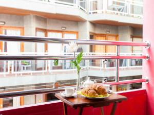 Beautiful Beach Apartment M&B IV by Las Canteras by VillaGranCanaria