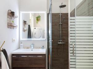 Beautiful Beach Apartment M&B IV by Las Canteras by VillaGranCanaria