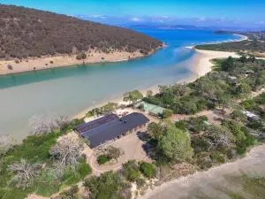 Steeles Island Retreat - Carlton