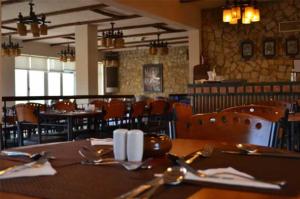 Three-Bedroom Garden Chalet at Marina Wadi Degla For Families