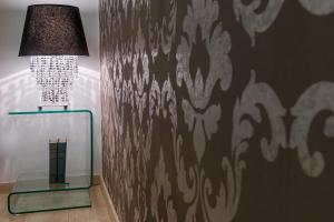 PARKING, AC, 2 Bedroom design flat in the center