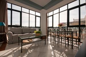 Three-Bedroom Apartment (8 Adults) room in Apartamentos Avenida
