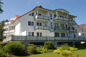 Villa Vilmblick - Wohnung 05 mit Terrasse und Boddenblick