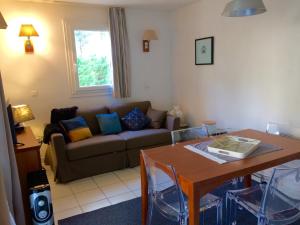 Appartement avec Terrasse et piscine photo 15