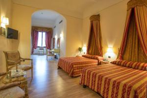 Suite room in Hotel Paris