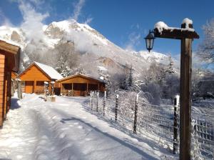 Campings Camping, Hotel De Plein Air Les Cariamas : Chalet Confort