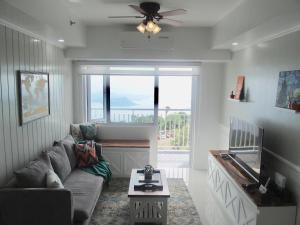 Cozy Family Suite with Stunning View of Taal