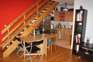 Sunny Two-story Apartment Kyje