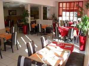 Hotels KYRIAD ORANGE Centre Ville - HOTEL & RESTAURANT & BAR - La Galerie d'Art des Princes - Provence Alpes Cote d'Azur - France - Proche A7-A9 - exit21- Chateauneuf-du-Pape Avignon Bollene Nimes - 24h-24h : photos des chambres