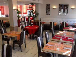 Hotels KYRIAD ORANGE Centre Ville - HOTEL & RESTAURANT & BAR - La Galerie d'Art des Princes - Provence Alpes Cote d'Azur - France - Proche A7-A9 - exit21- Chateauneuf-du-Pape Avignon Bollene Nimes - 24h-24h : photos des chambres