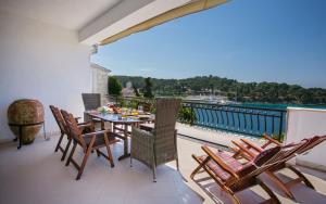 4 stern appartement Golden view luxury apartment Maslinica Kroatien