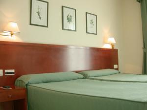 Standard Twin Room room in Hotel Bahía Bayona