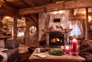 Deluxe Chalet III Zawaterniok - 3 Rooms room in GORSKA OSADA Lovely Chalets Zakopane