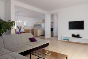 Family Villa Mermaid Your Croatian Haven with Pool and Scenic Views