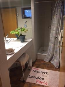 schones Zimmer in Gimmeldingen Konigsbach