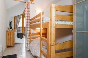 Apartment room in Les Armoises